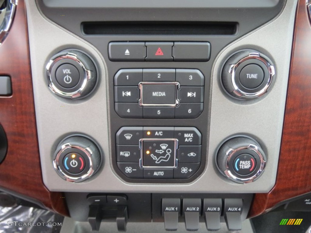 2013 Ford F250 Super Duty King Ranch Crew Cab 4x4 Controls Photo #74842589