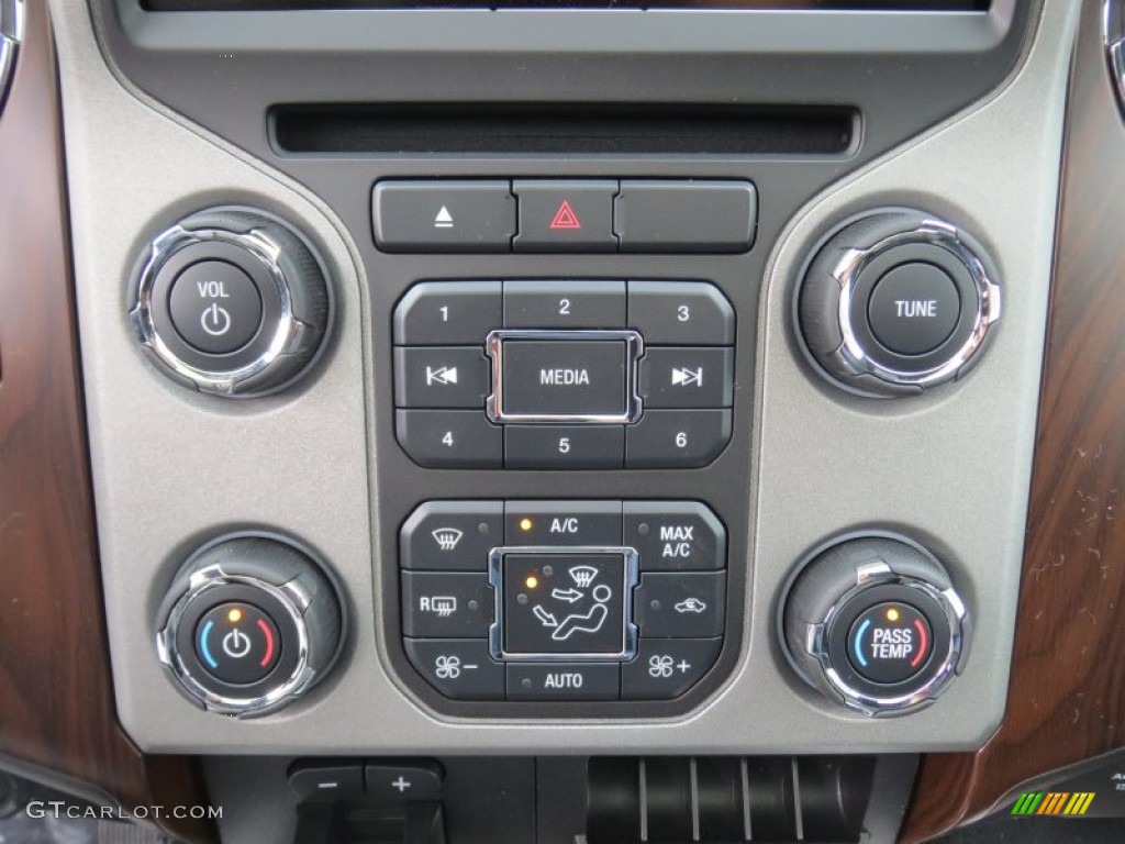 2013 Ford F350 Super Duty Lariat Crew Cab 4x4 Controls Photo #74846057