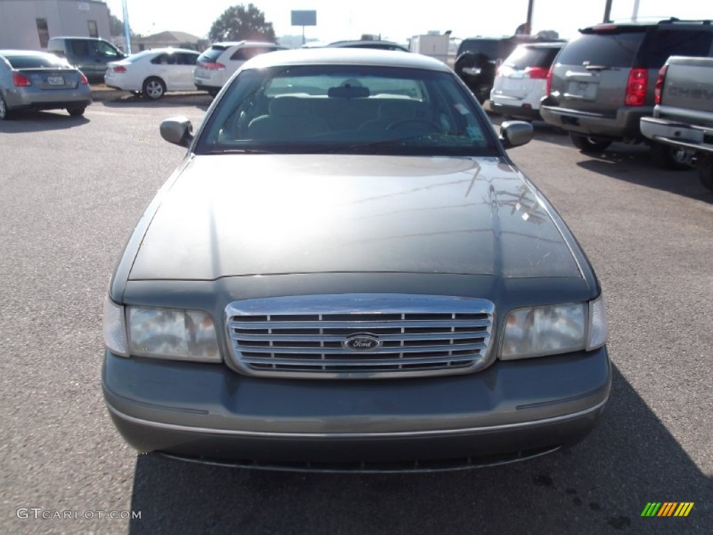 2000 Crown Victoria Sedan - Medium Grey Metallic / Light Graphite photo #2