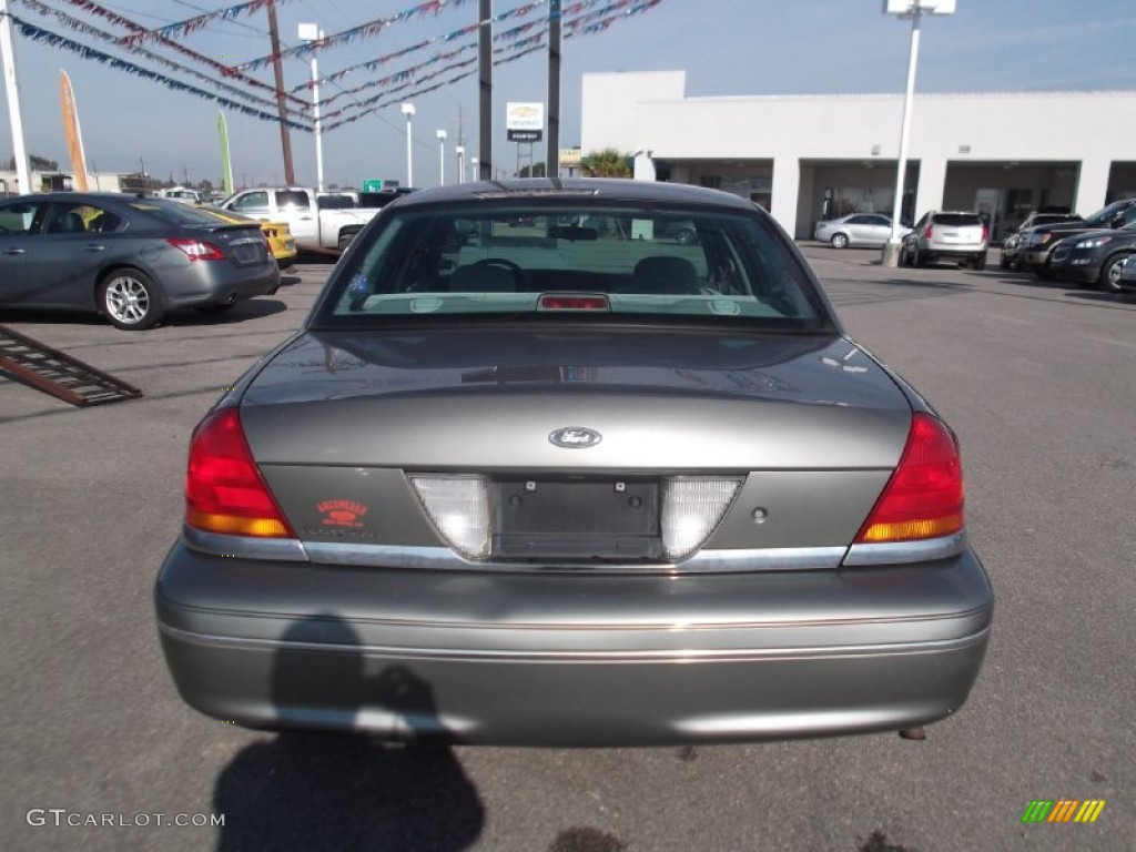 2000 Crown Victoria Sedan - Medium Grey Metallic / Light Graphite photo #3