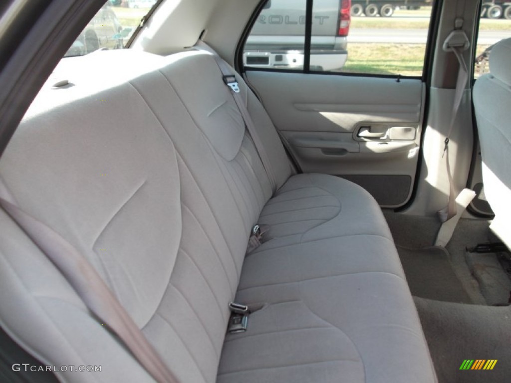2000 Crown Victoria Sedan - Medium Grey Metallic / Light Graphite photo #8