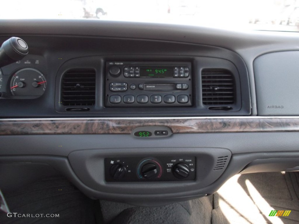 2000 Ford Crown Victoria Sedan Controls Photo #74846374