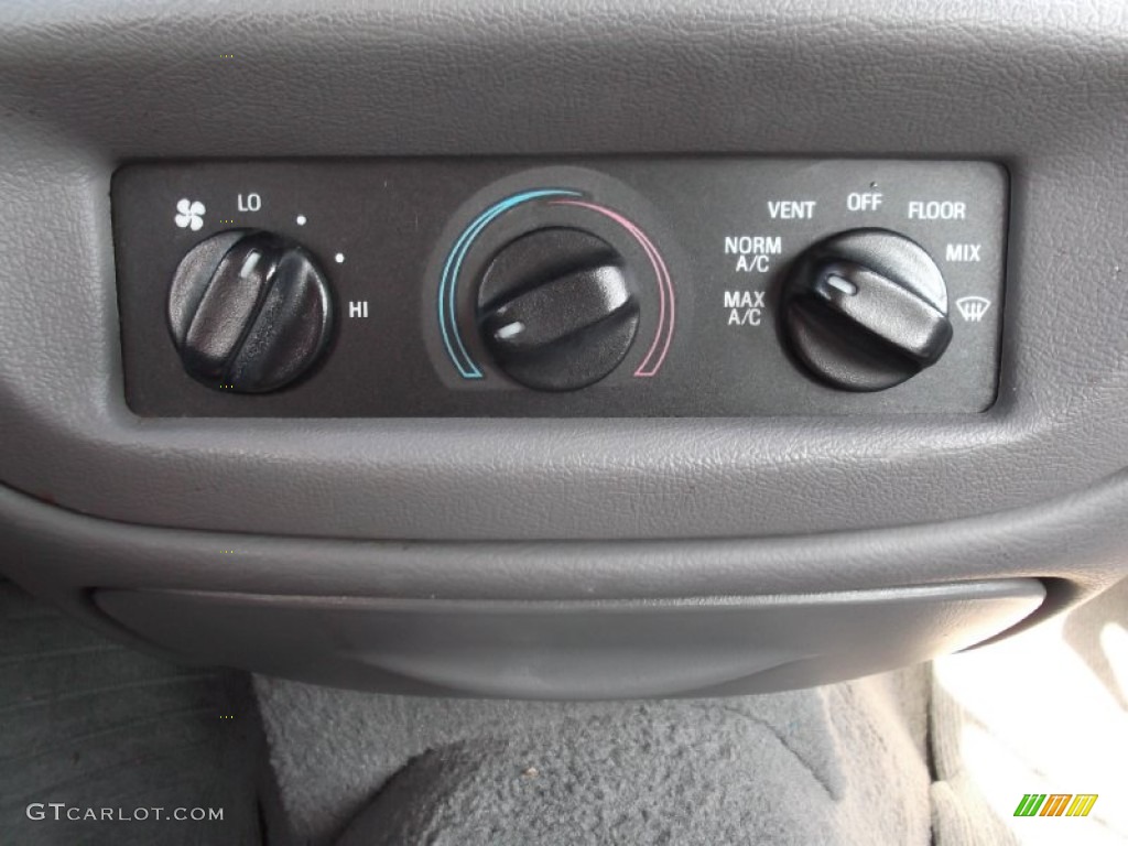 2000 Ford Crown Victoria Sedan Controls Photo #74846401