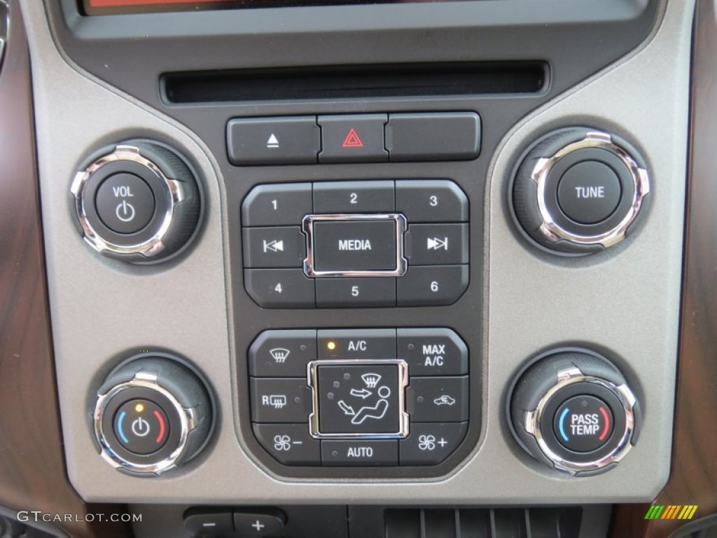 2013 F350 Super Duty Lariat Crew Cab 4x4 Dually - Kodiak Brown Metallic / Adobe photo #31