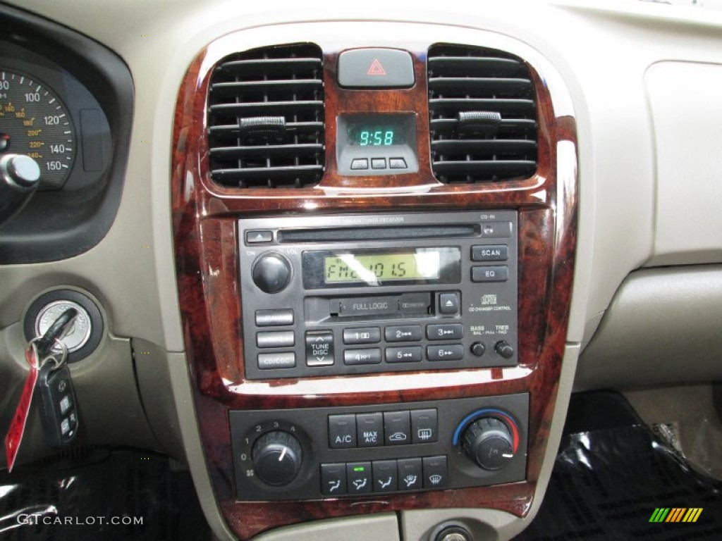 2004 Hyundai Sonata V6 Controls Photos
