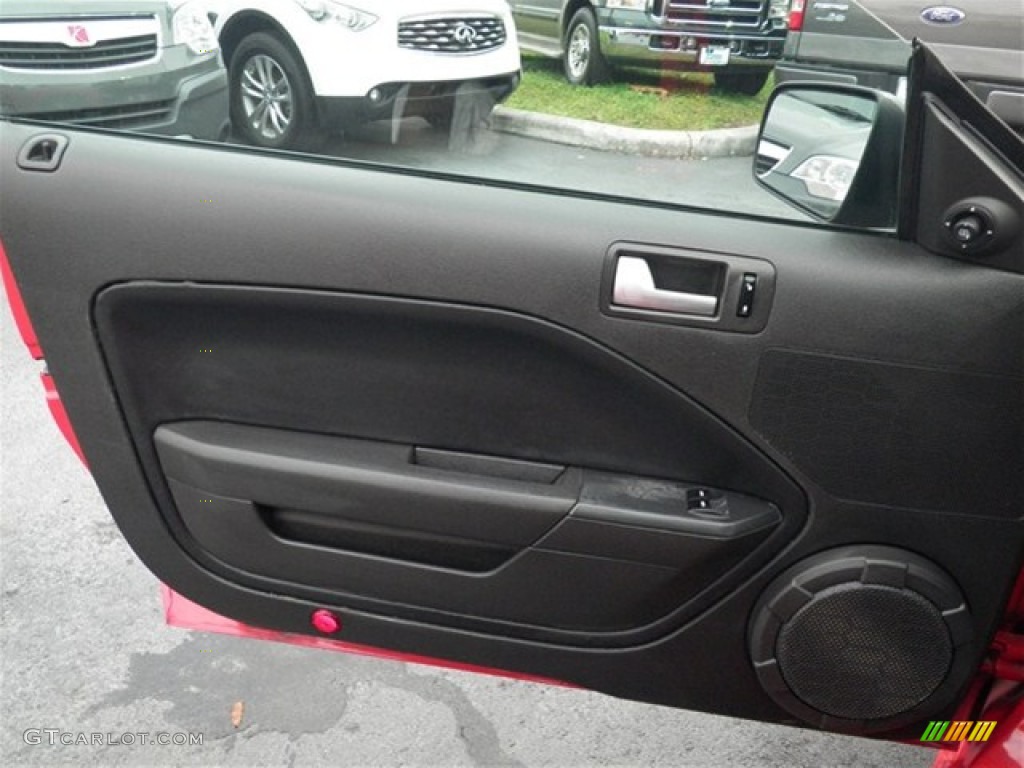 2006 Ford Mustang GT Premium Coupe Dark Charcoal Door Panel Photo #74857994