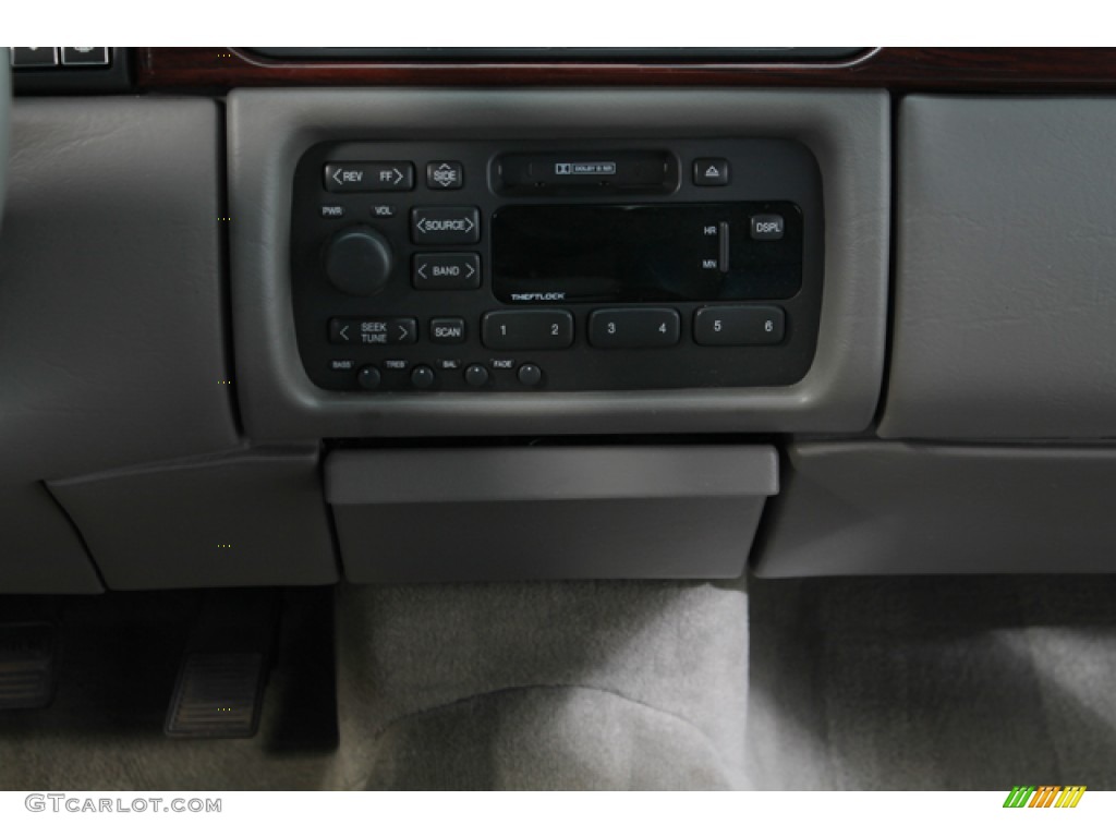 1999 Cadillac DeVille Sedan Audio System Photo #74860211