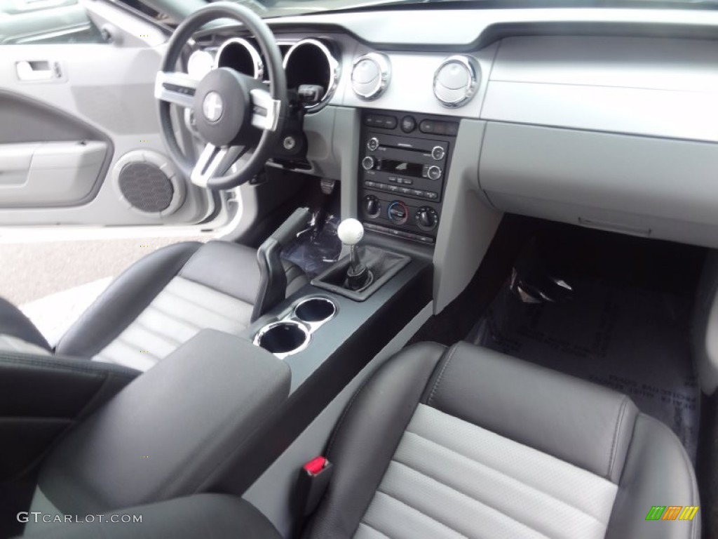 2008 Ford Mustang GT Premium Coupe Dashboard Photos