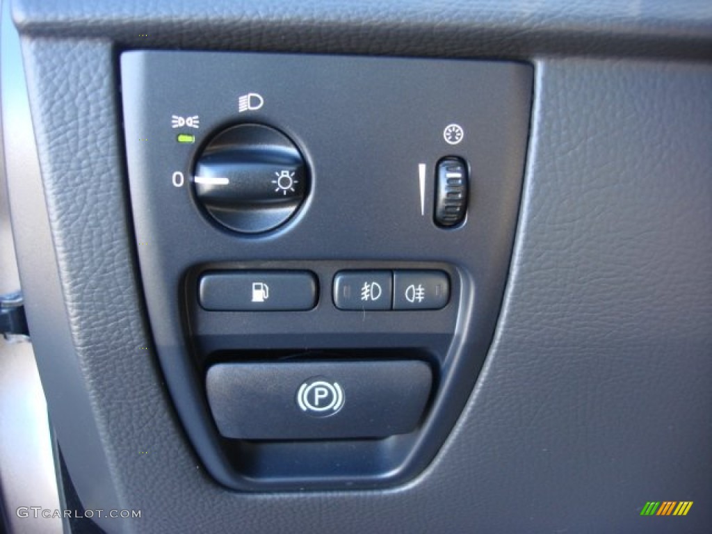 2010 Volvo XC90 V8 AWD Controls Photo #74871922