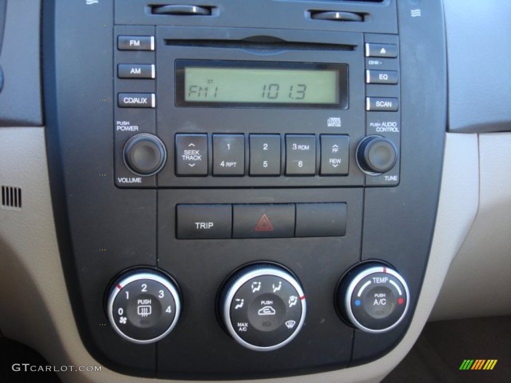 2009 Kia Spectra EX Sedan Controls Photos