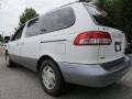 2002 Super White Toyota Sienna LE  photo #2