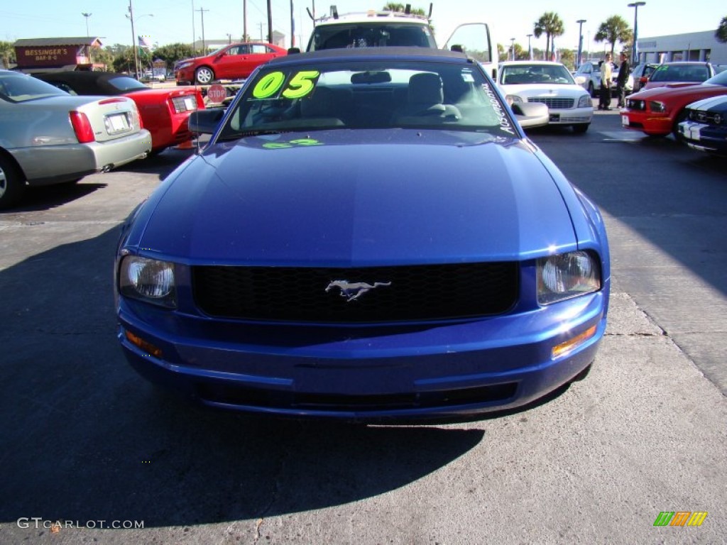 2005 Mustang V6 Deluxe Convertible - Sonic Blue Metallic / Light Graphite photo #3