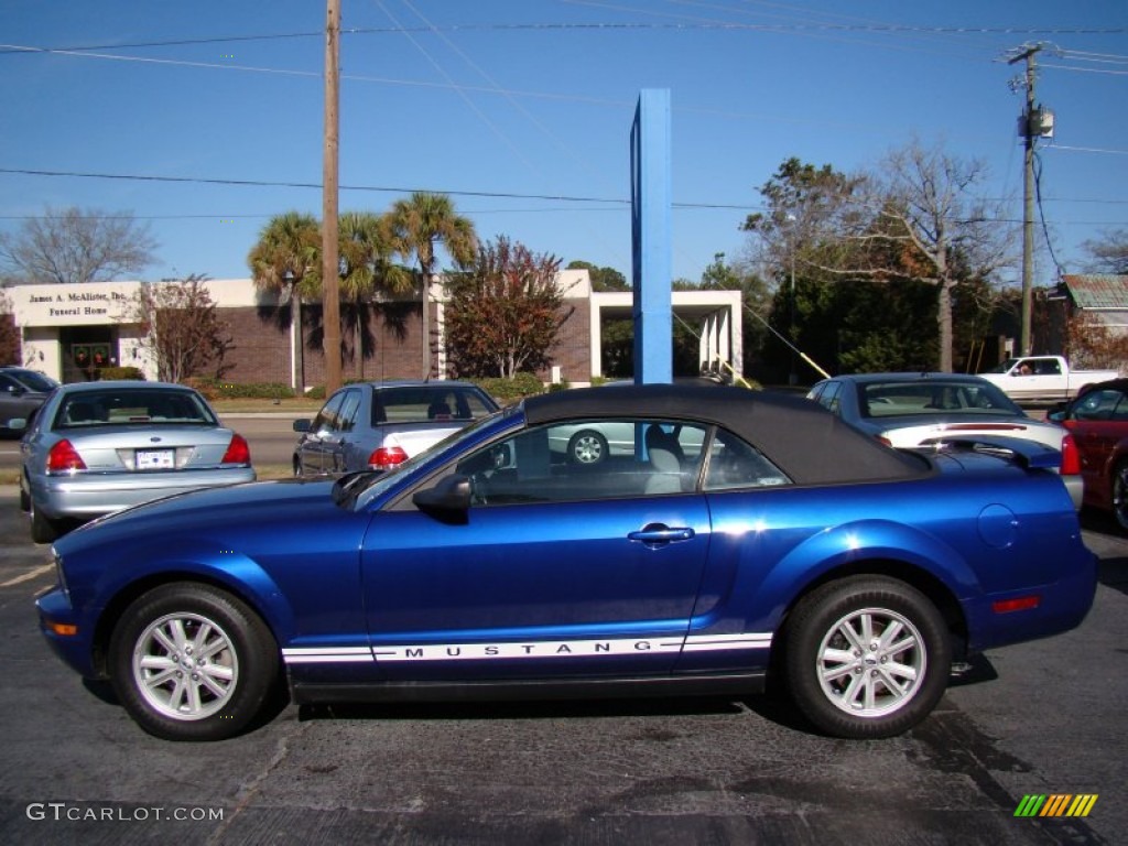 2005 Mustang V6 Deluxe Convertible - Sonic Blue Metallic / Light Graphite photo #5