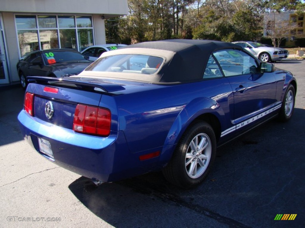 2005 Mustang V6 Deluxe Convertible - Sonic Blue Metallic / Light Graphite photo #8