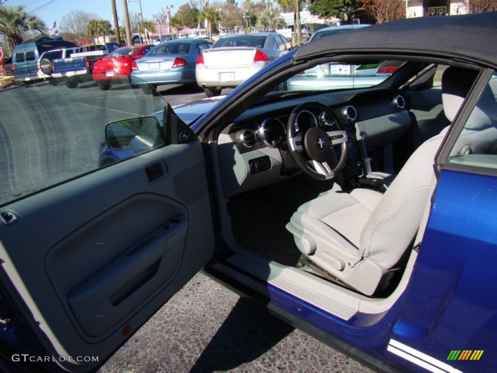 2005 Mustang V6 Deluxe Convertible - Sonic Blue Metallic / Light Graphite photo #9
