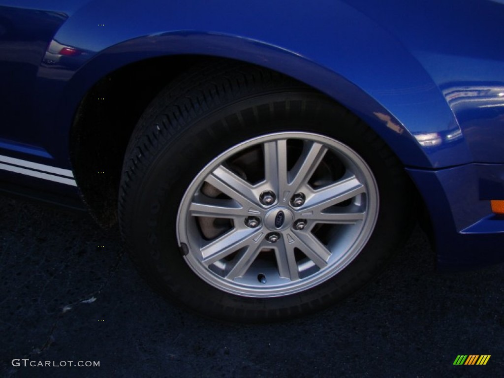 2005 Mustang V6 Deluxe Convertible - Sonic Blue Metallic / Light Graphite photo #19