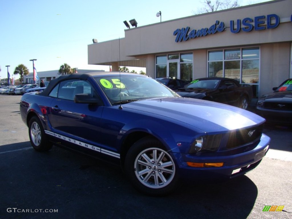 2005 Mustang V6 Deluxe Convertible - Sonic Blue Metallic / Light Graphite photo #20