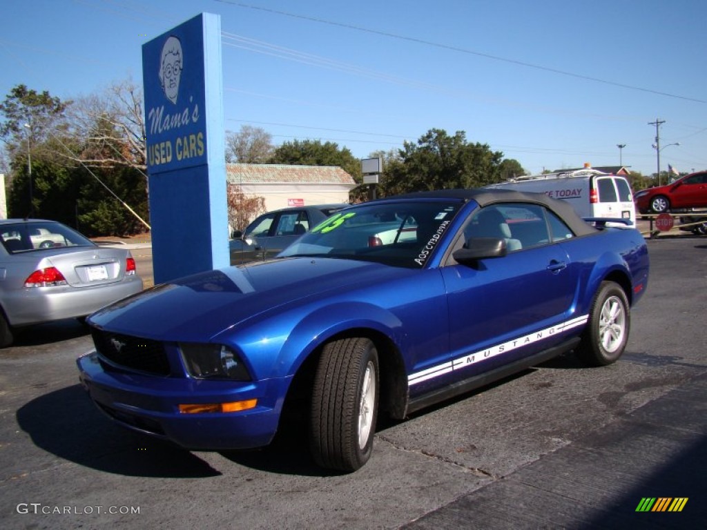 2005 Mustang V6 Deluxe Convertible - Sonic Blue Metallic / Light Graphite photo #21