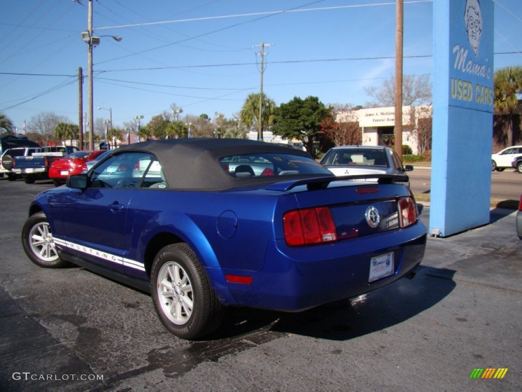2005 Mustang V6 Deluxe Convertible - Sonic Blue Metallic / Light Graphite photo #22