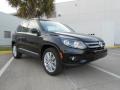Deep Black Metallic - Tiguan SE Photo No. 1