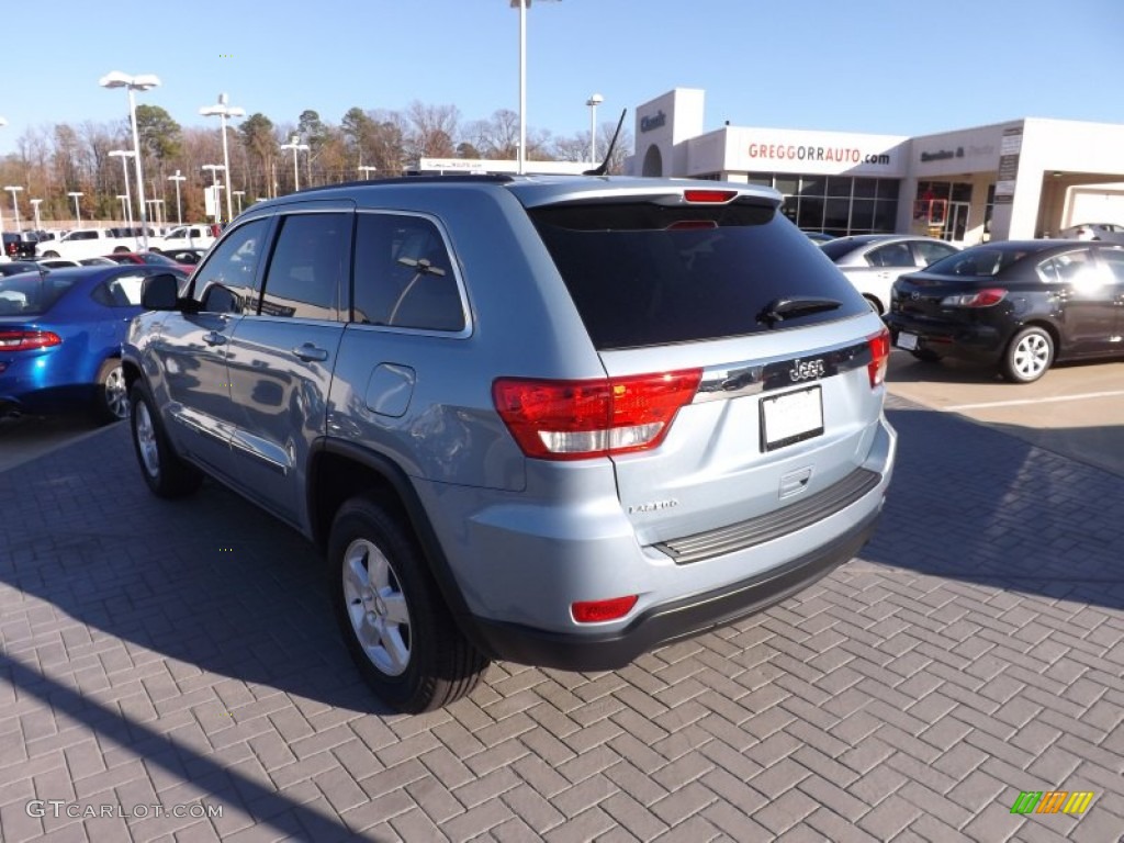 2013 Grand Cherokee Laredo - Winter Chill Pearl / Dark Graystone/Medium Graystone photo #3