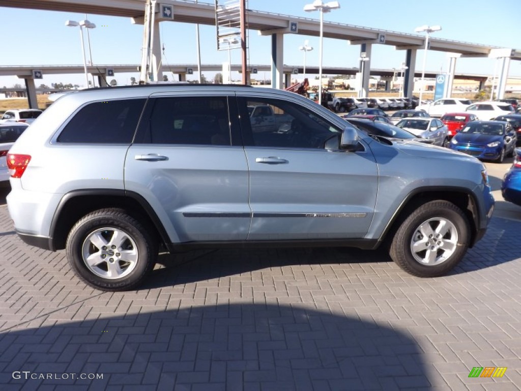 2013 Grand Cherokee Laredo - Winter Chill Pearl / Dark Graystone/Medium Graystone photo #6