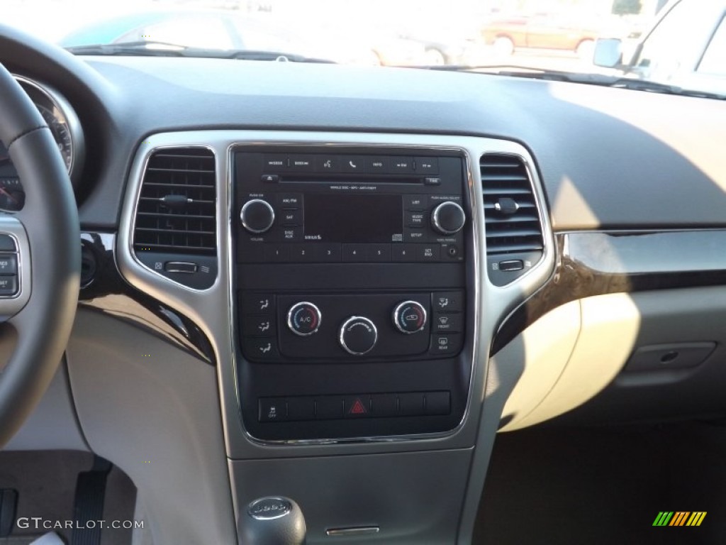 2013 Grand Cherokee Laredo - Winter Chill Pearl / Dark Graystone/Medium Graystone photo #8