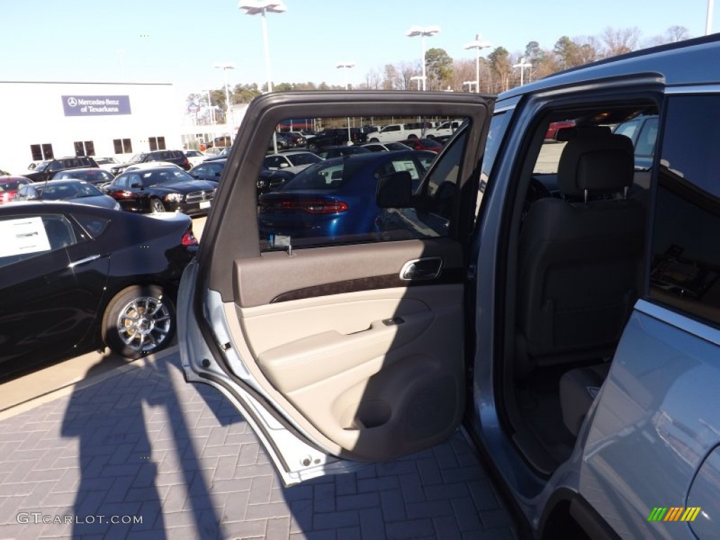 2013 Grand Cherokee Laredo - Winter Chill Pearl / Dark Graystone/Medium Graystone photo #14