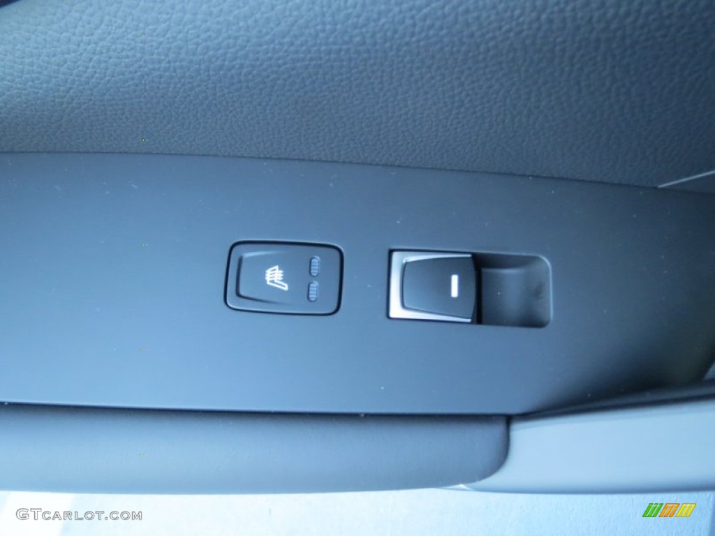 2013 Hyundai Azera Standard Azera Model Controls Photo #74881894