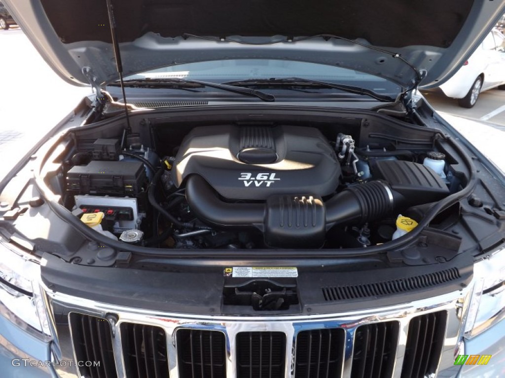 2013 Grand Cherokee Laredo - Winter Chill Pearl / Dark Graystone/Medium Graystone photo #18