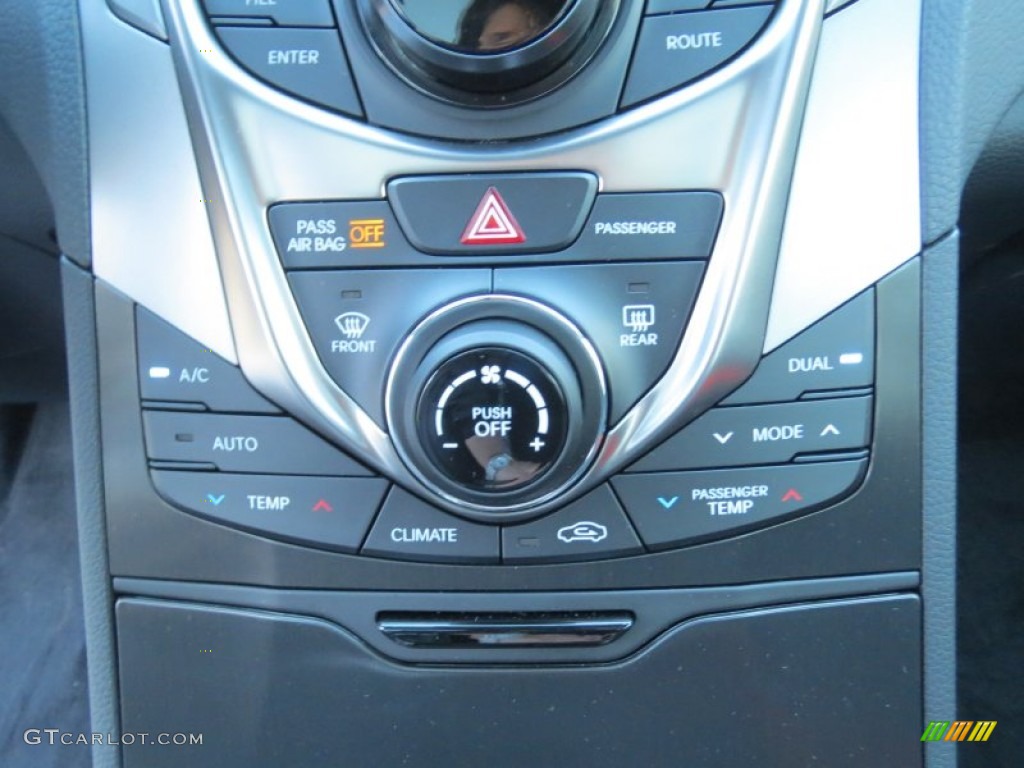 2013 Hyundai Azera Standard Azera Model Controls Photo #74882028