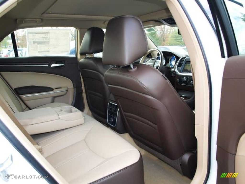 2013 Chrysler 300 C Luxury Series Rear Seat Photo #74882367