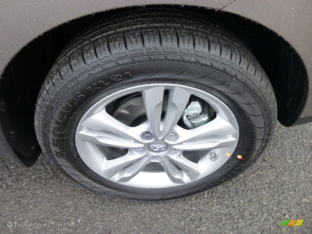 2013 Hyundai Tucson GLS AWD Wheel Photos