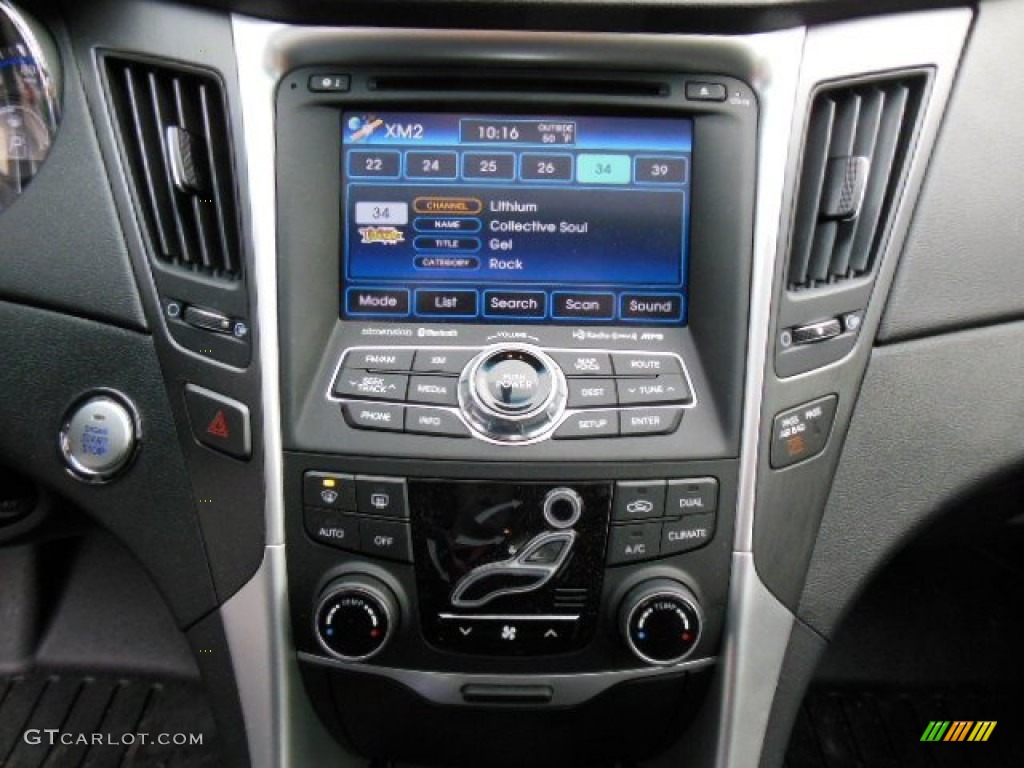 2013 Hyundai Sonata SE 2.0T Controls Photo #74889663