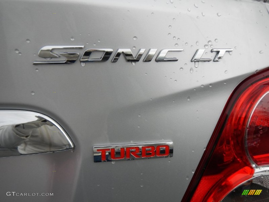 2013 Chevrolet Sonic LT Sedan Marks and Logos Photos