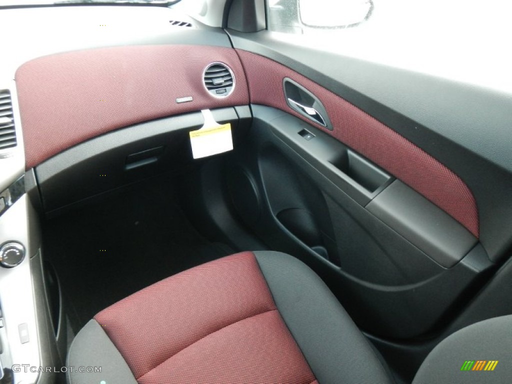 2013 Cruze LT/RS - Summit White / Jet Black/Sport Red photo #12