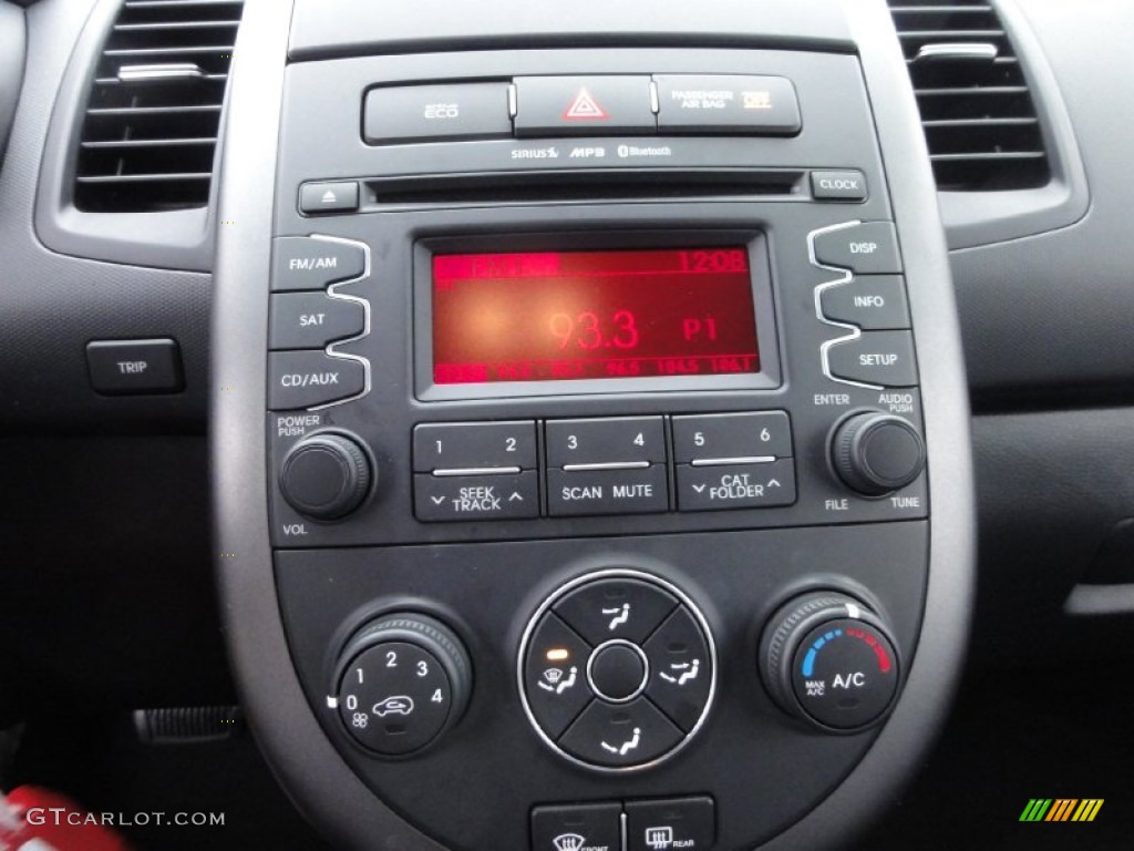 2012 Kia Soul + Controls Photo #74893311