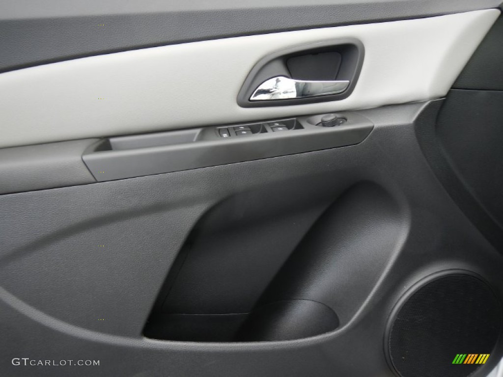 2013 Cruze LT/RS - Summit White / Medium Titanium photo #18