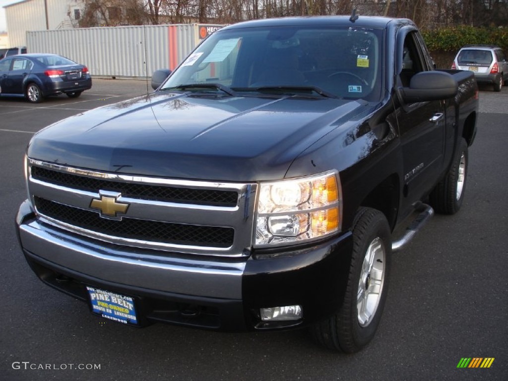 2007 Silverado 1500 LT Regular Cab 4x4 - Black / Ebony Black photo #1