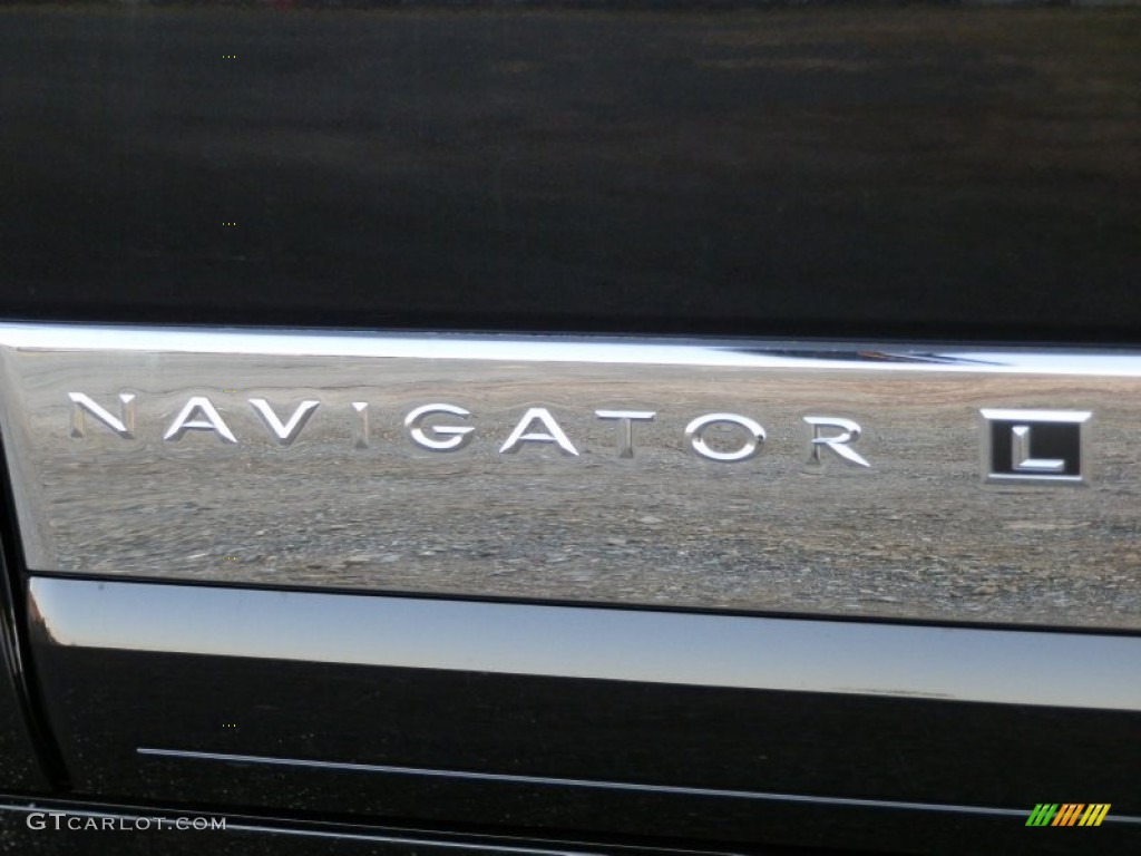 2013 Navigator L 4x4 - Tuxedo Black Metallic / Charcoal Black photo #18