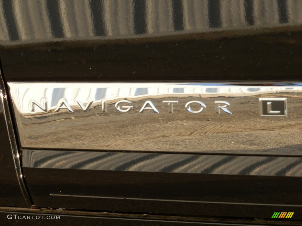 2013 Navigator L 4x4 - Tuxedo Black Metallic / Charcoal Black photo #18