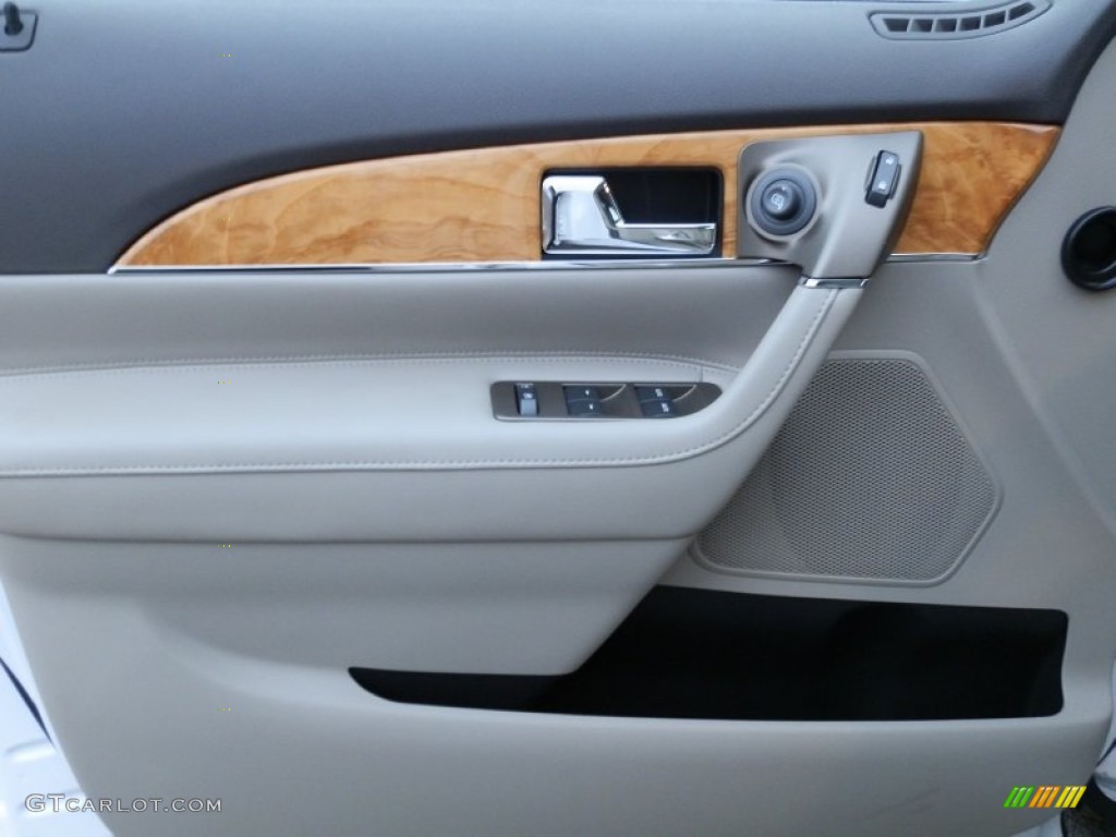 2013 Lincoln MKX AWD Medium Light Stone Door Panel Photo #74898729