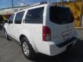 2005 Avalanche White Nissan Pathfinder LE 4x4  photo #5