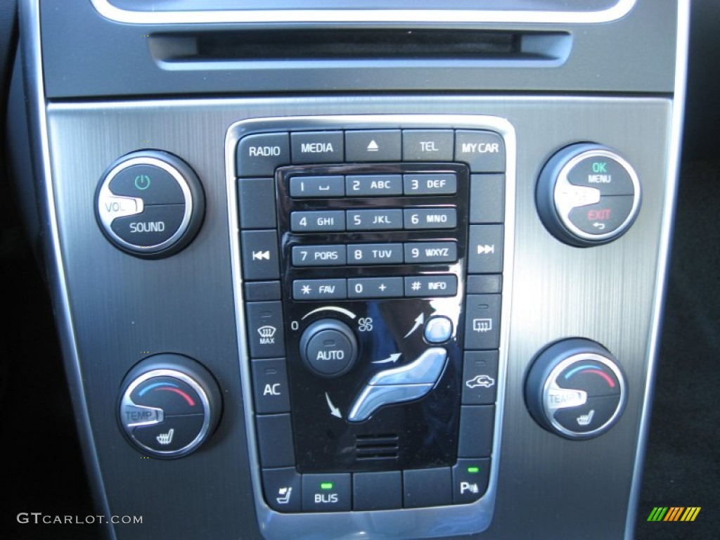 2013 Volvo S60 T5 AWD Controls Photo #74899677