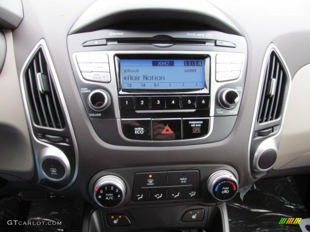 2013 Hyundai Tucson GLS AWD Controls Photo #74899902