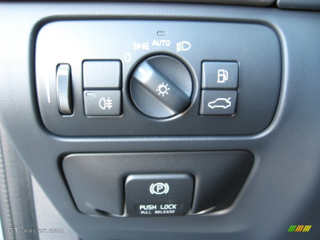 2013 Volvo S60 R-Design AWD Controls Photo #74900318