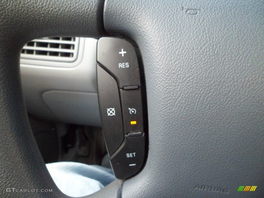 2007 Buick LaCrosse CX Controls Photo #74900342