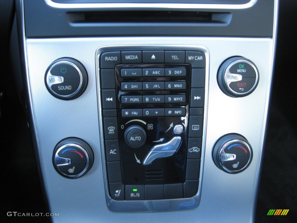 2013 Volvo S60 R-Design AWD Controls Photo #74900388