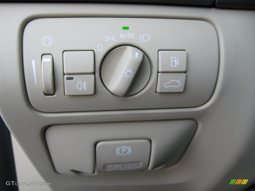 2013 Volvo S60 T5 AWD Controls Photo #74901806
