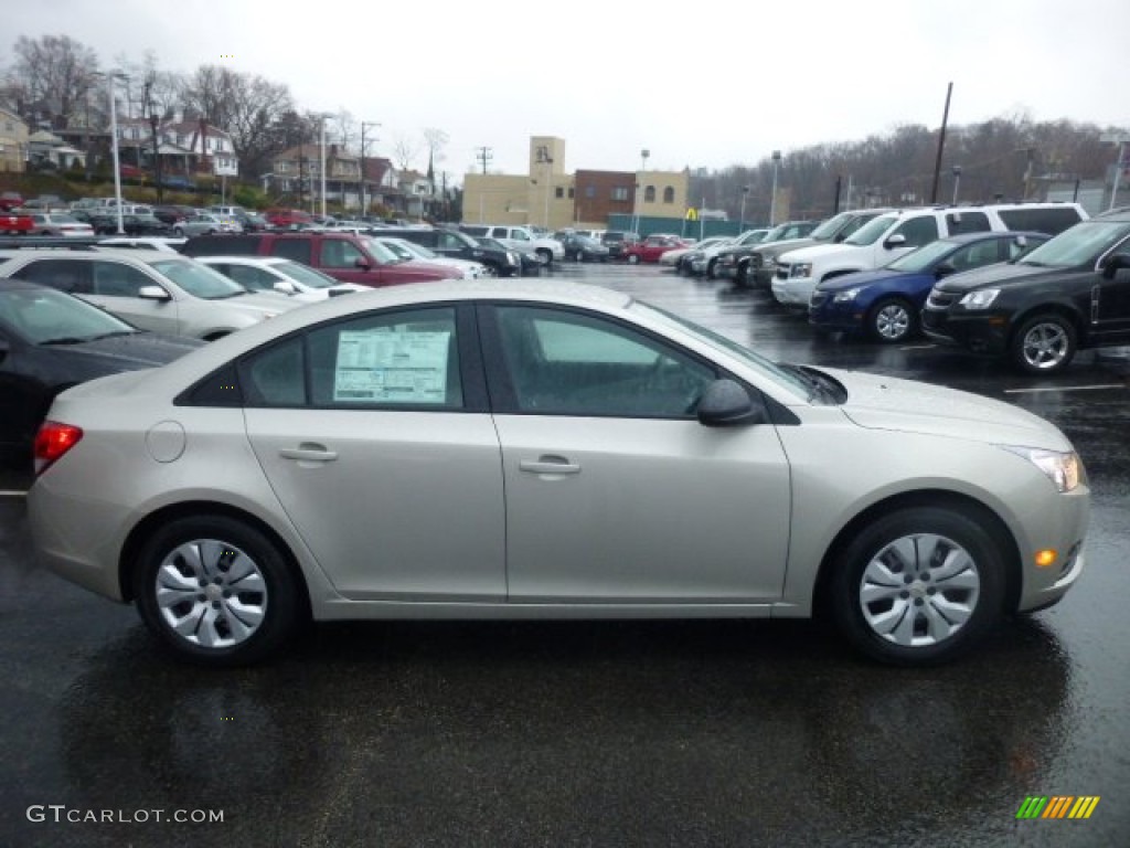 2013 Cruze LS - Champagne Silver Metallic / Jet Black/Medium Titanium photo #5